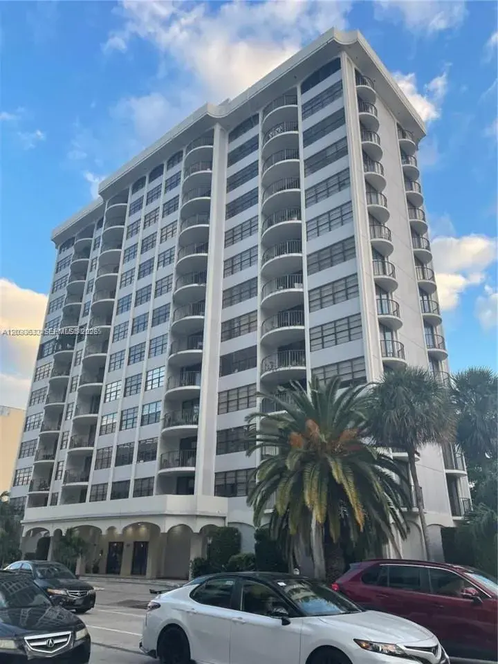 2 bedroom 2 bath Residential Lease for rent at 66 N Valencia Ave, Coral Gables FL 33134