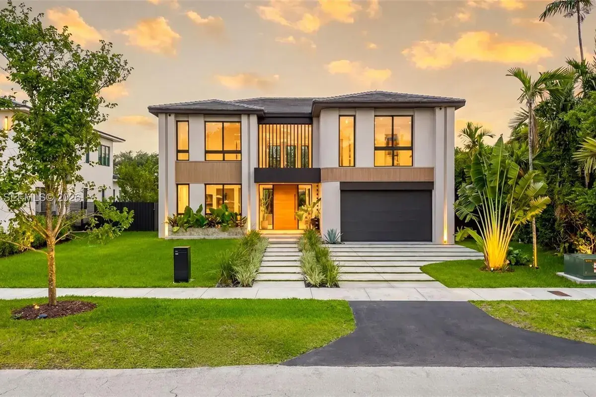 5854 SW 30th St, Miami FL 33155