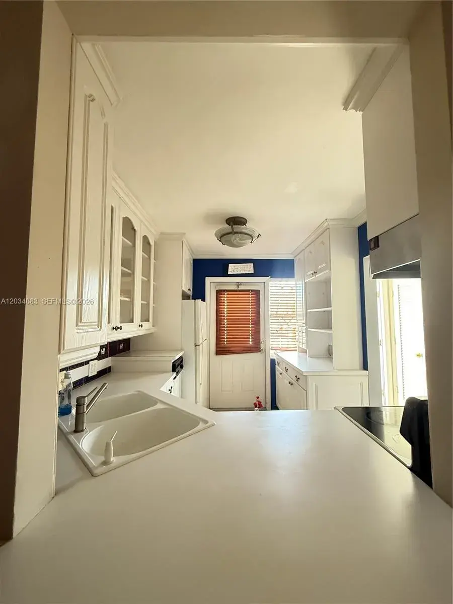 2200 Park Ln # 105, Hollywood FL 33021