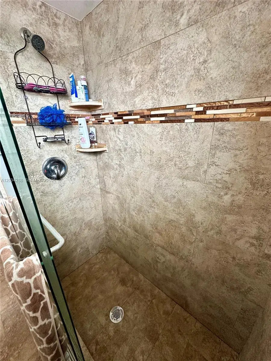 211 NE 8th Ave # 304, Hallandale Beach FL 33009