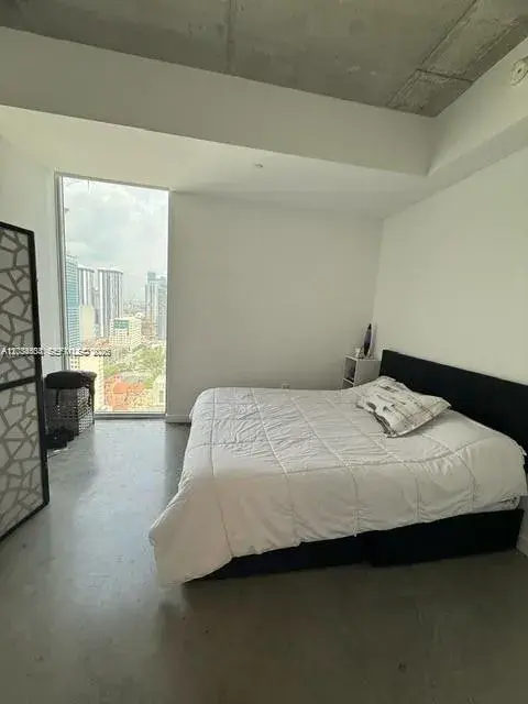 1 bedroom 1 bath Residential Lease for rent at 151 SE 1st St # 2906, Miami FL 33131