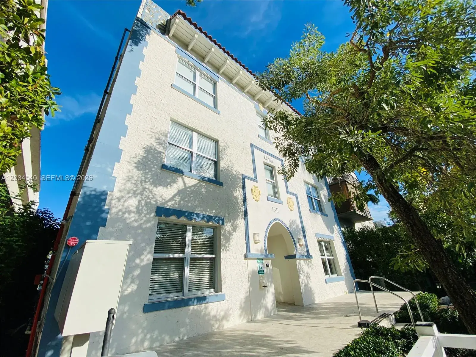 2 bedroom 2 bath for rent at 1611 Meridian Ave # 305, Miami Beach FL 33139