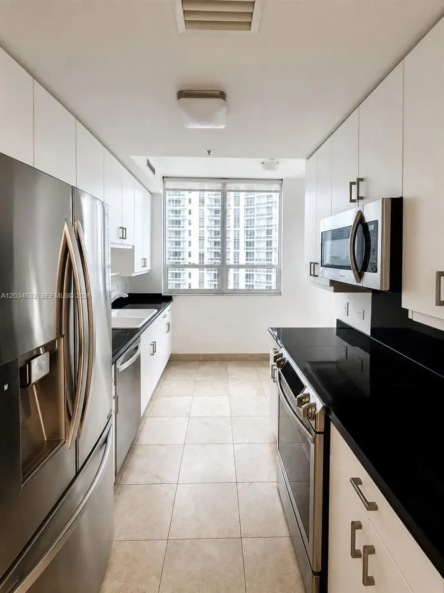 2 bedroom 2 bath Residential Lease for rent at 801 Brickell Key Blvd # 1710, Miami FL 33131