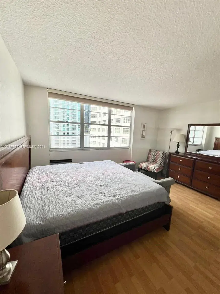 905 Brickell Bay Dr # 1422, Miami FL 33131