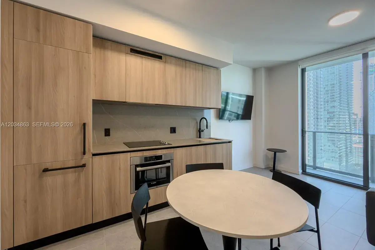 121 NE 5th St # 2211, Miami FL 33132