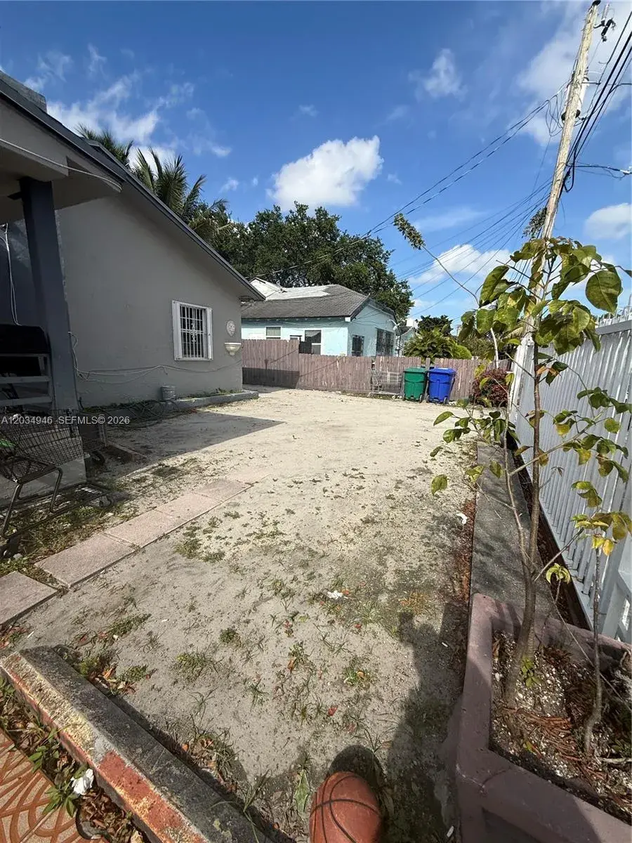 1143 NW 27th St, Miami FL 33127