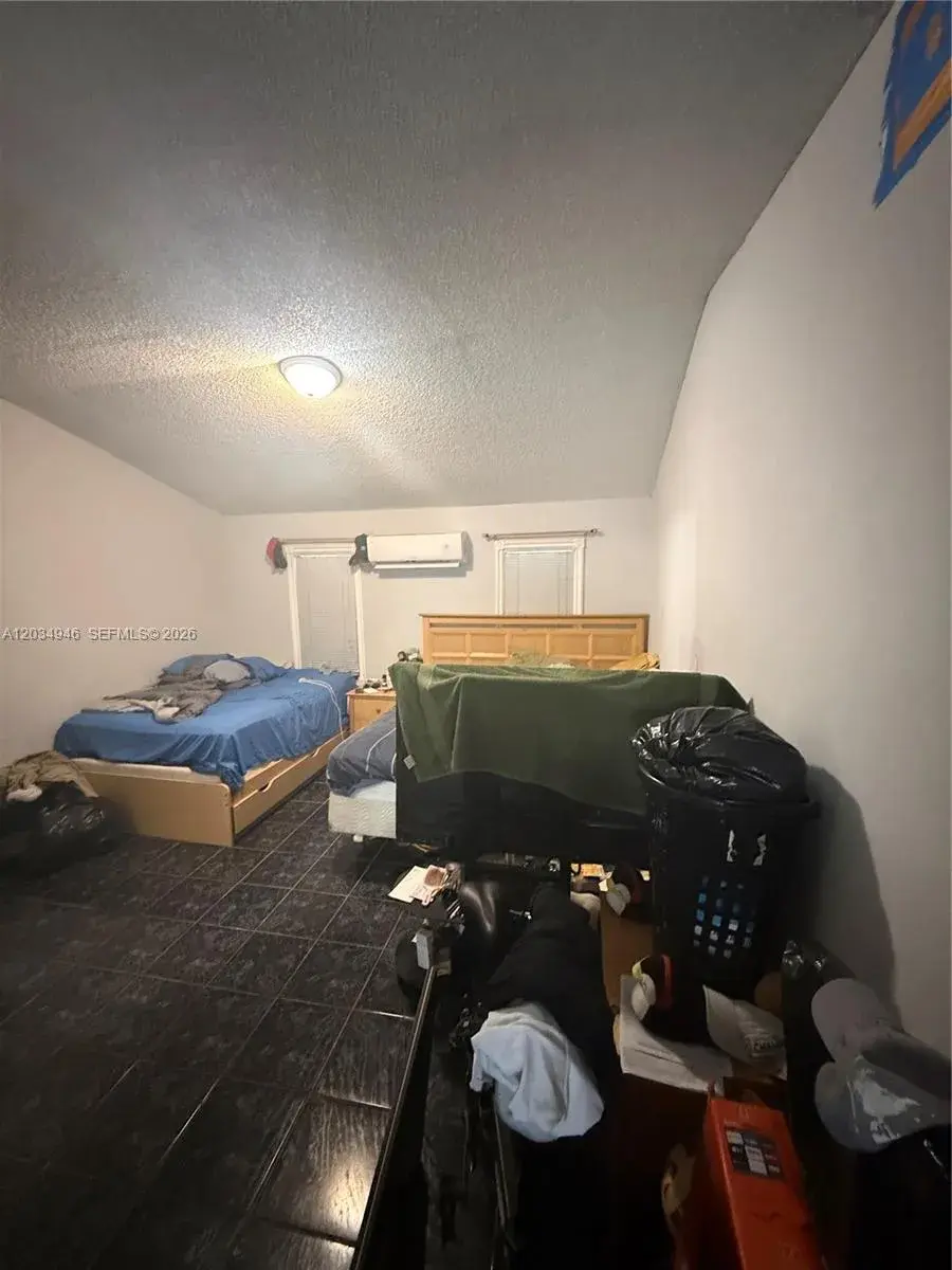 1143 NW 27th St, Miami FL 33127