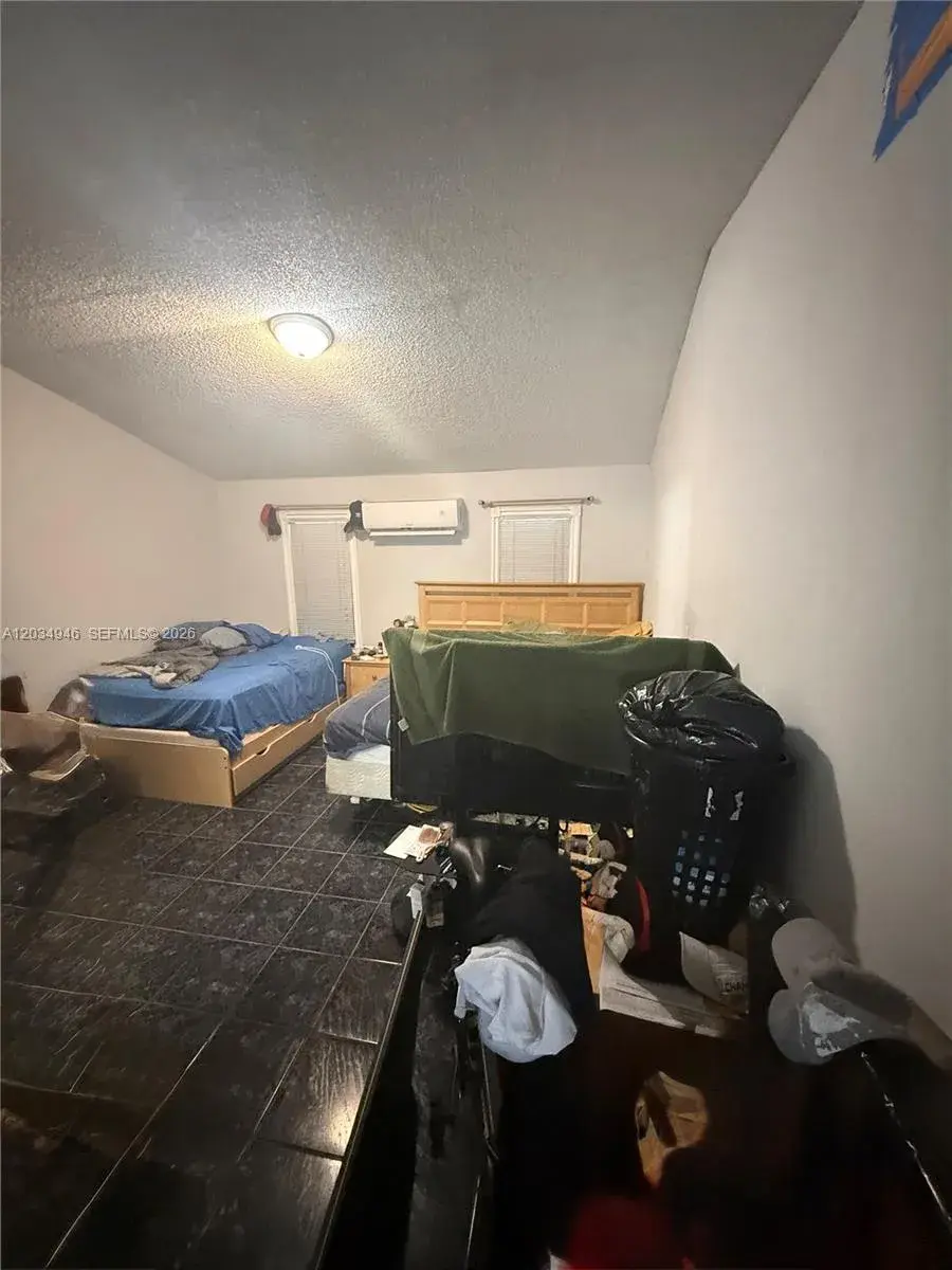 1143 NW 27th St, Miami FL 33127
