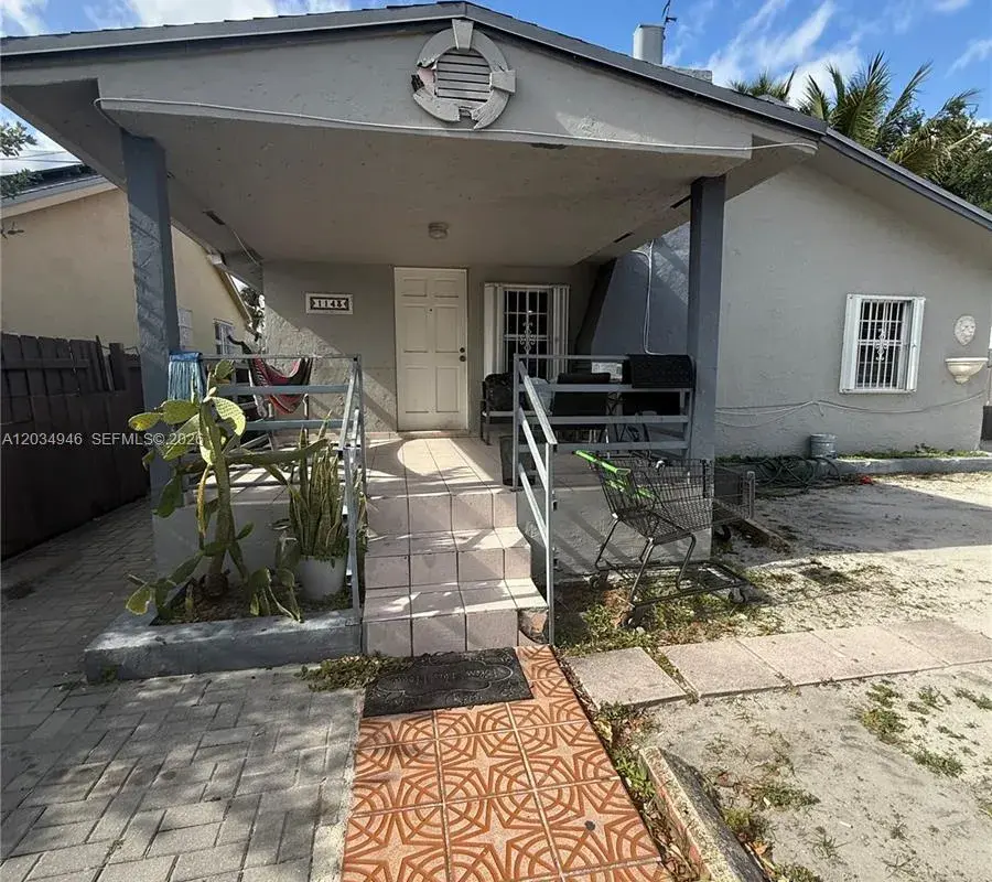 1143 NW 27th St, Miami FL 33127