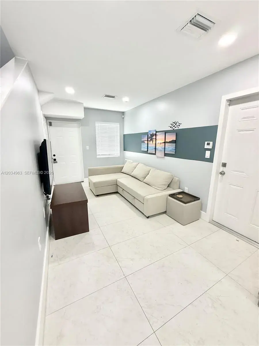 932 NW 2nd St, Fort Lauderdale FL 33311