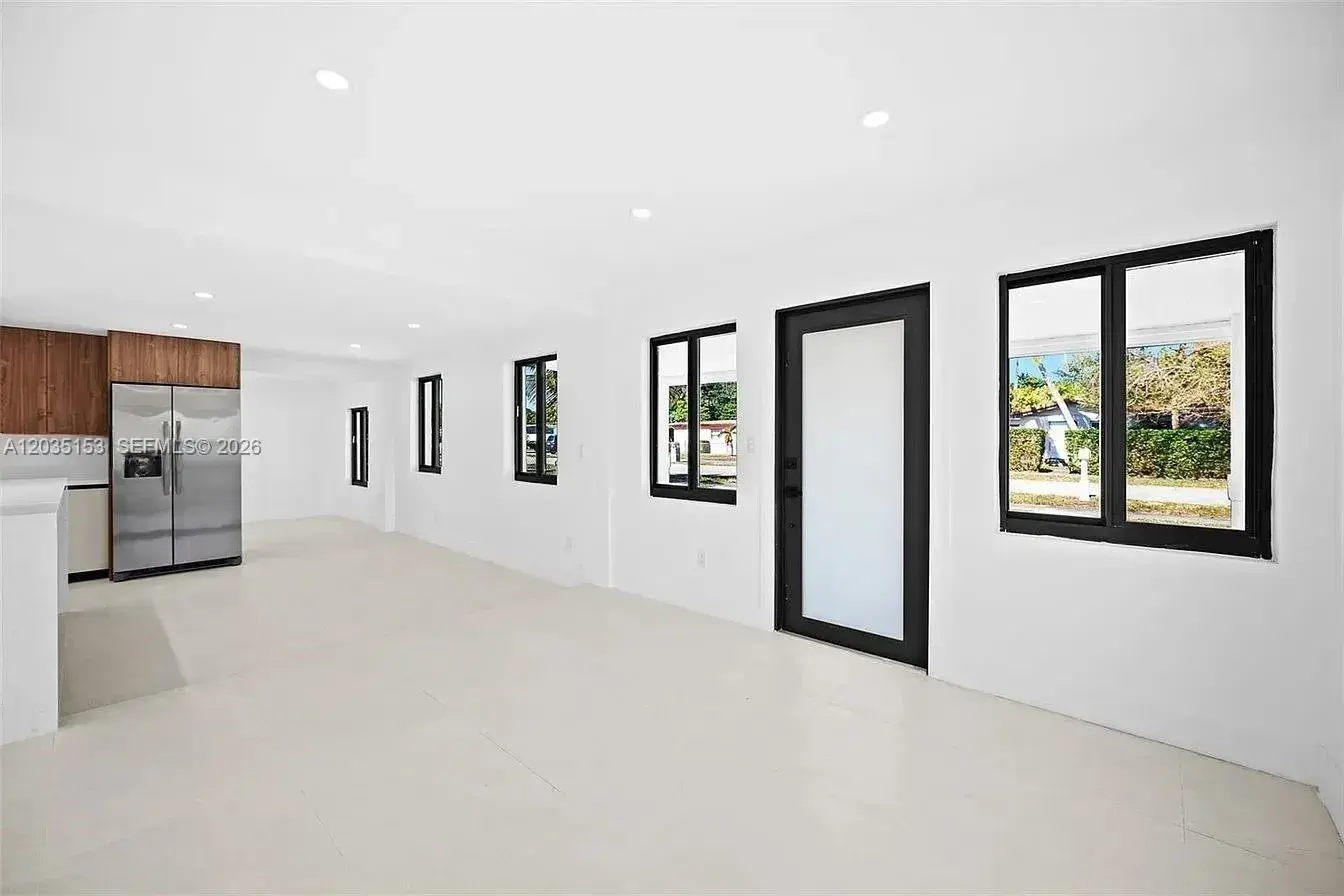 10000 SW 43rd St, Miami FL 33165