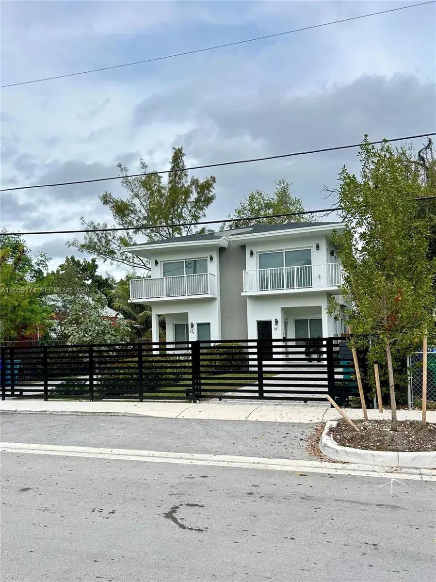 37 NW 70th St, Miami FL 33150
