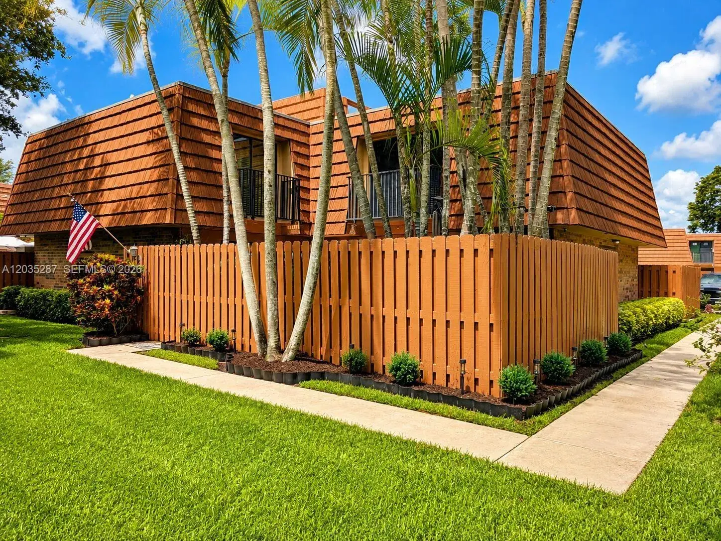 2 bedroom 2 bath Residential for sale at 2589 Garden # 2589, Hollywood FL 33026