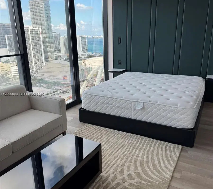 20 NE 11 # 3303A, Miami FL 33132