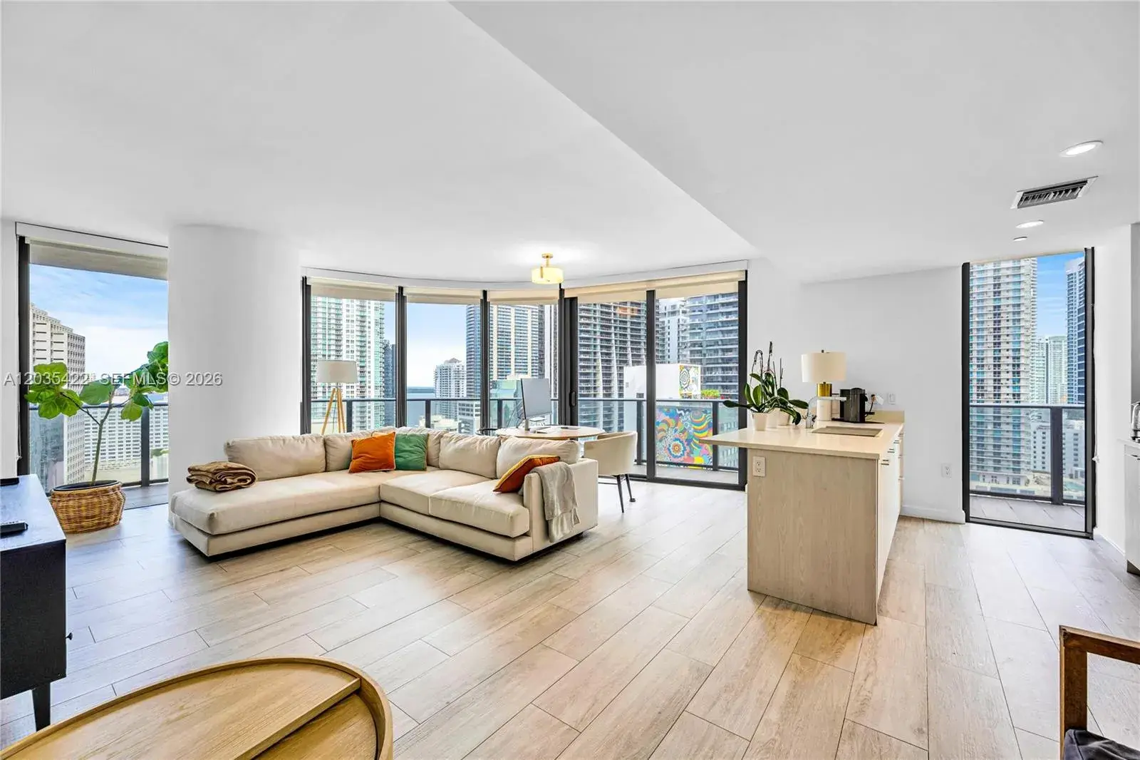 2 bedroom 2 bath Residential Lease for rent at 45 SW 9th St # 2103, Miami FL 33130
