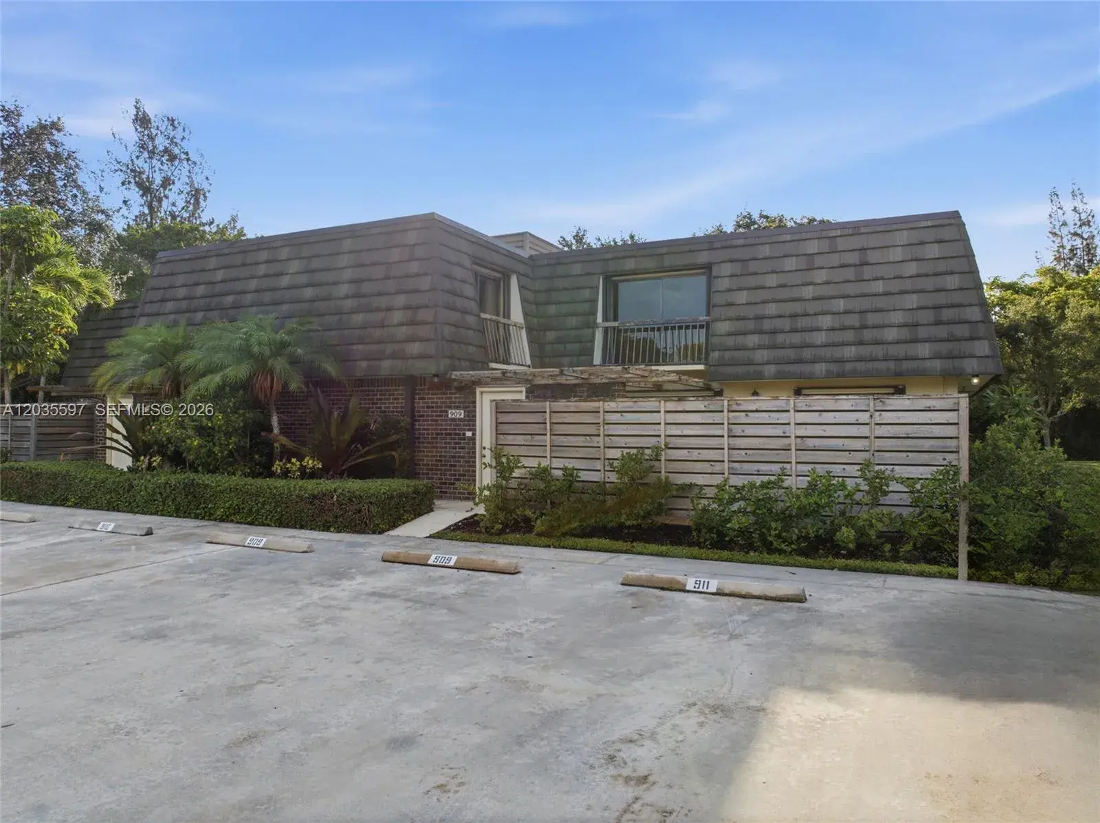 909 9th Ter, Palm Beach Gardens FL 33418