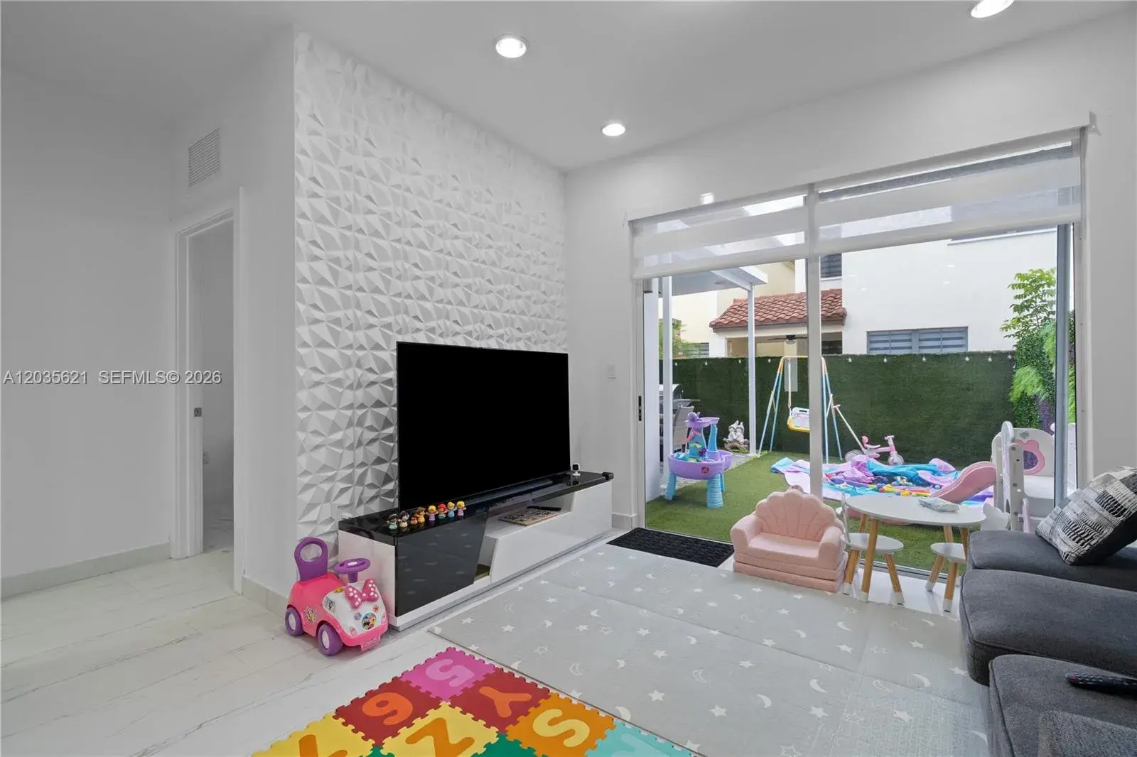 10294 NW 71st Ter, Doral FL 33178
