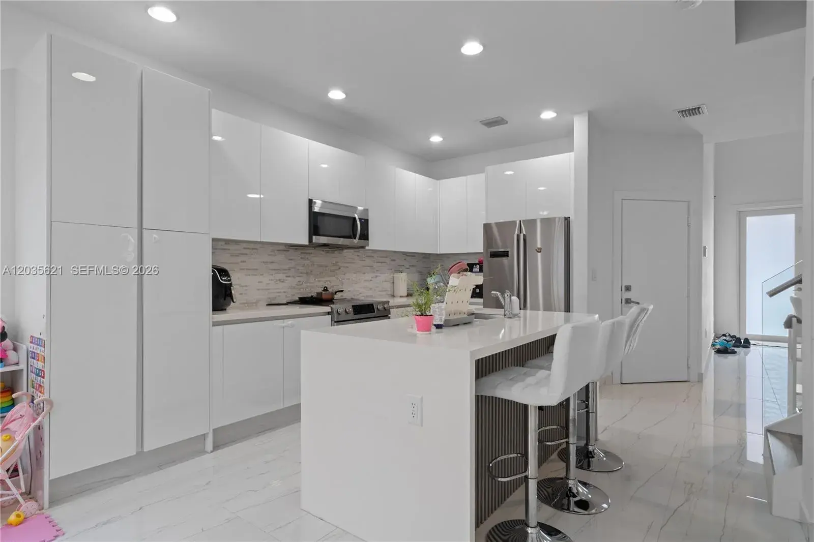 10294 NW 71st Ter, Doral FL 33178