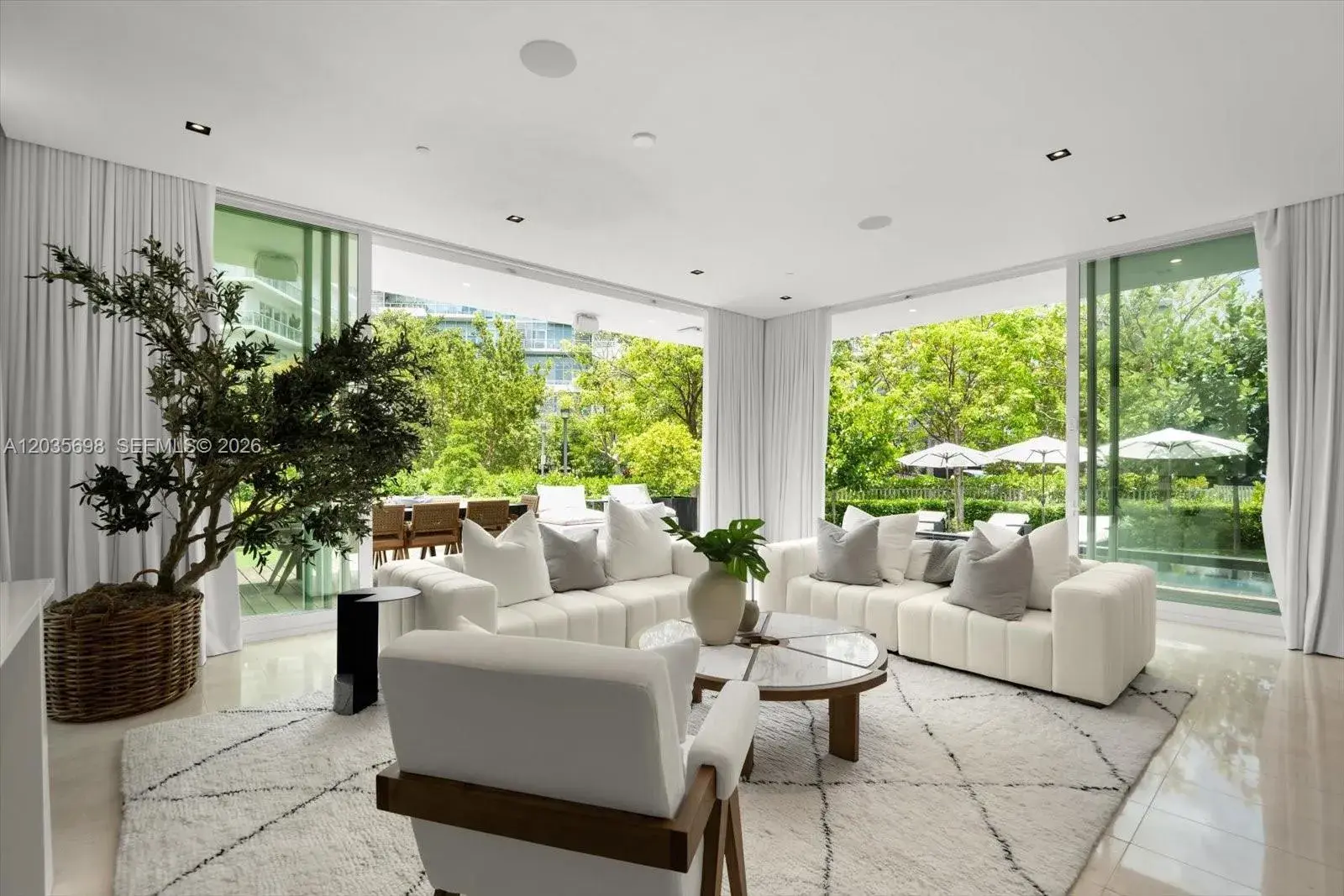 810 W 47 CT, Miami Beach FL 33140