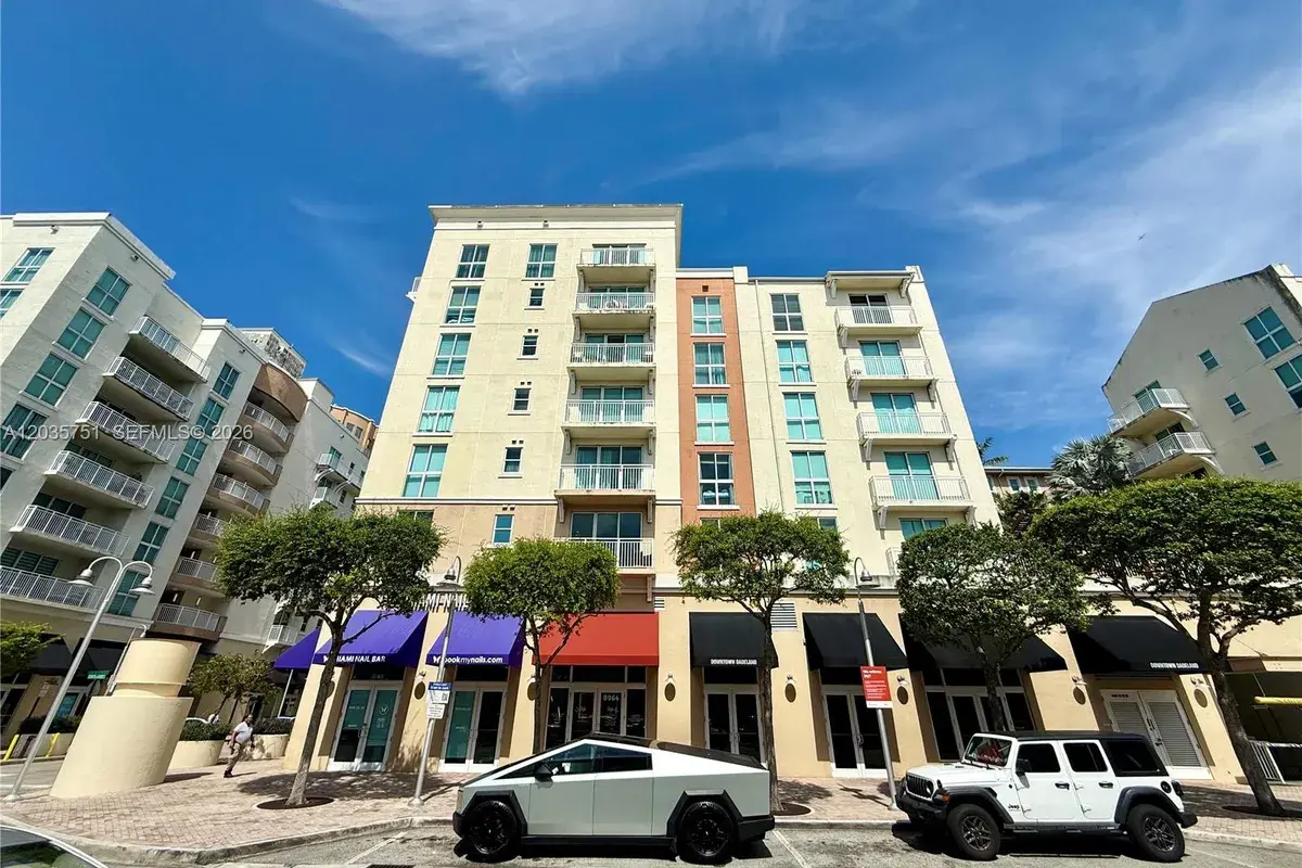 7275 SW 90th St # C313, Miami FL 33156
