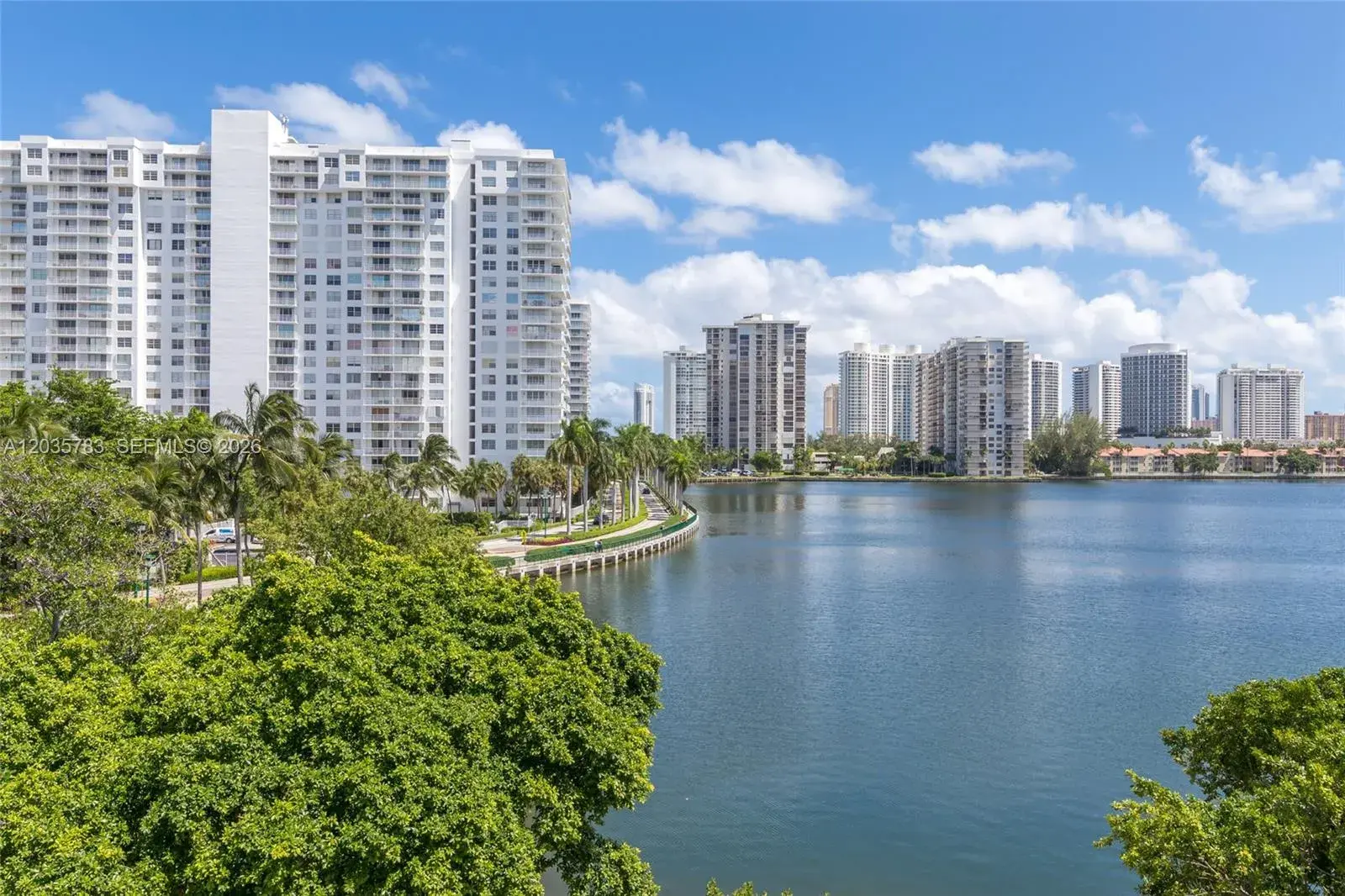 2 bedroom 2 bath Residential for sale at 2780 NE 183rd St # 1607, Aventura FL 33160