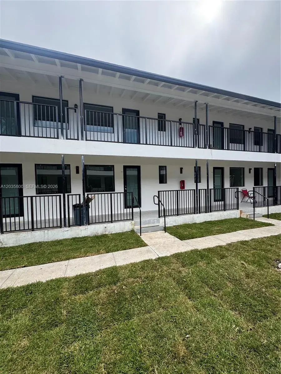1 bedroom 1 bath Residential Lease for rent at 2030 SW 3rd Ave # 1, Miami FL 33129