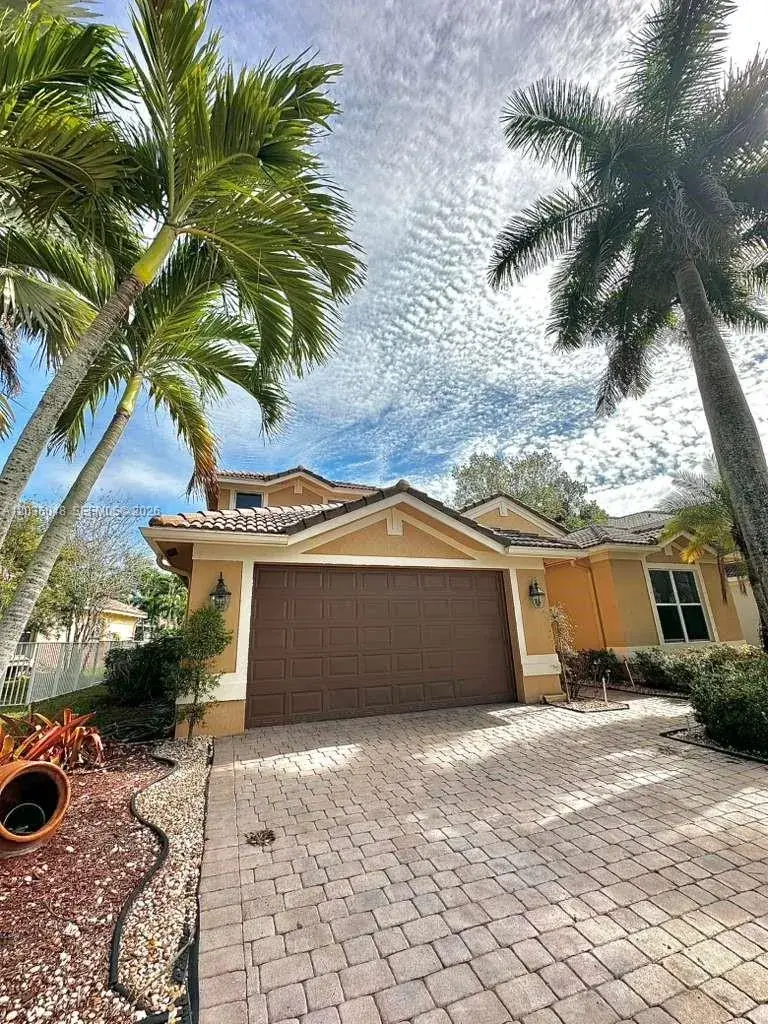 1831 Mariners Ln, Weston FL 33327