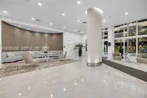 1 bedroom 1 bath Residential Lease for rent at 18800 NE 29th Ave # 707, Aventura FL 33180