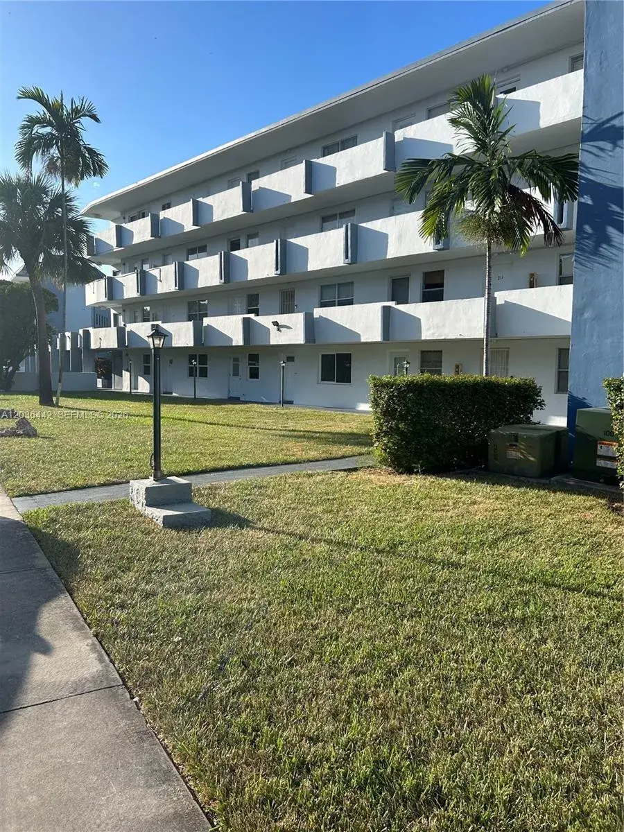 2 bedroom 2 bath Residential for sale at 1101 NE 191st St # H401, Miami FL 33179
