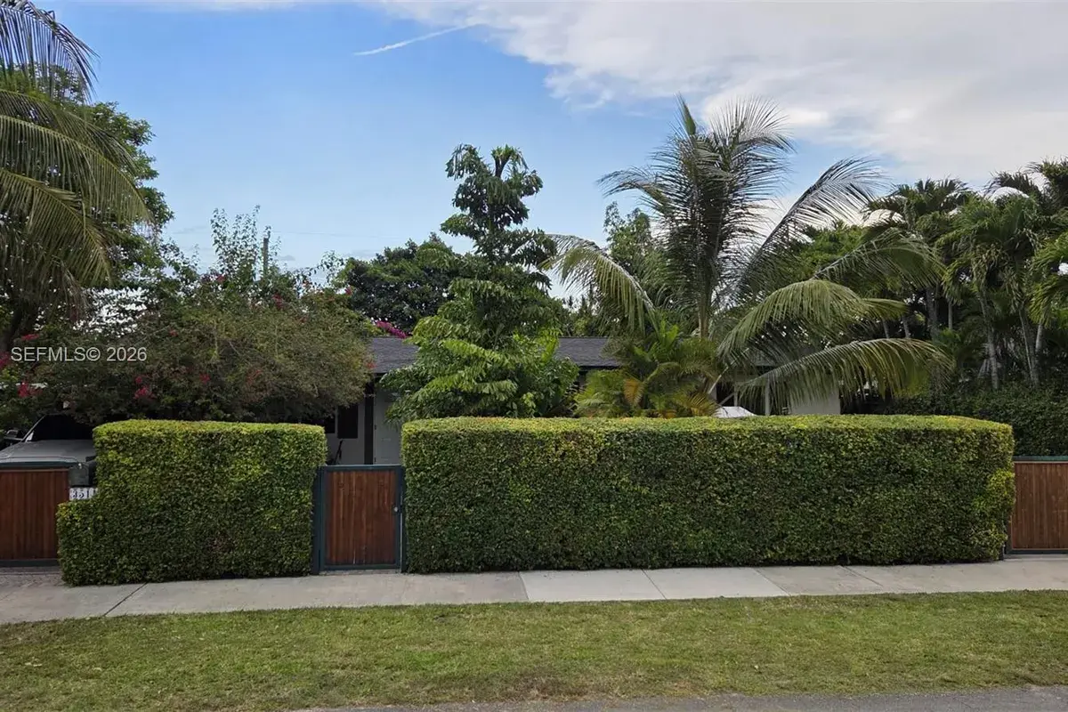 3511 SW 105th ct, Miami FL 33165