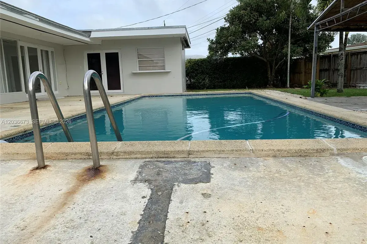 2025 SW 84th Ct, Miami FL 33155