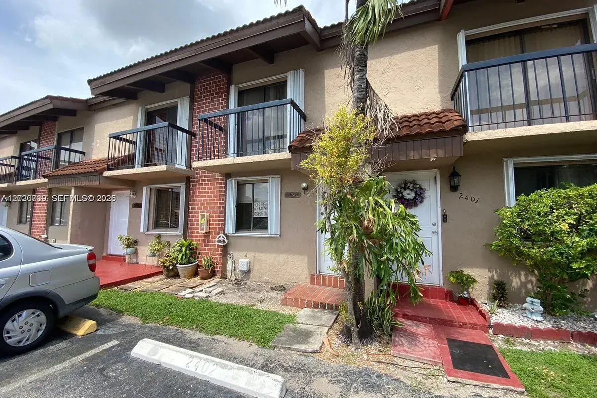1813 SW 107th Ave # 2402, Miami FL 33165