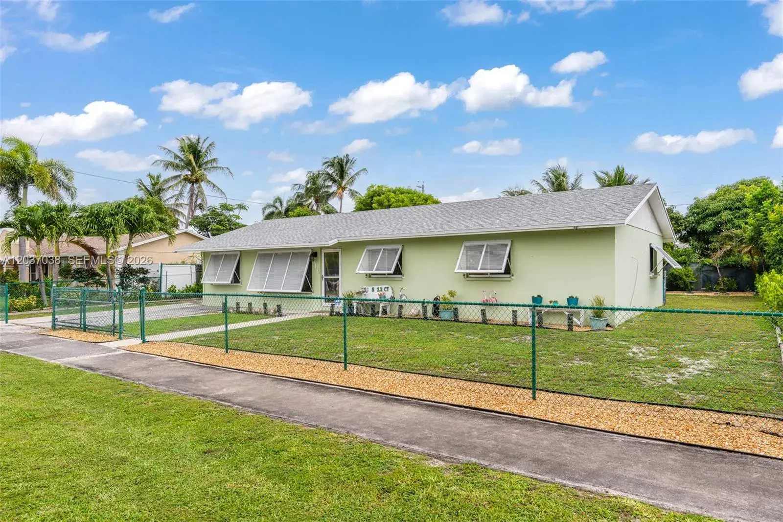 516 S 13th Ct, Lantana FL 33462