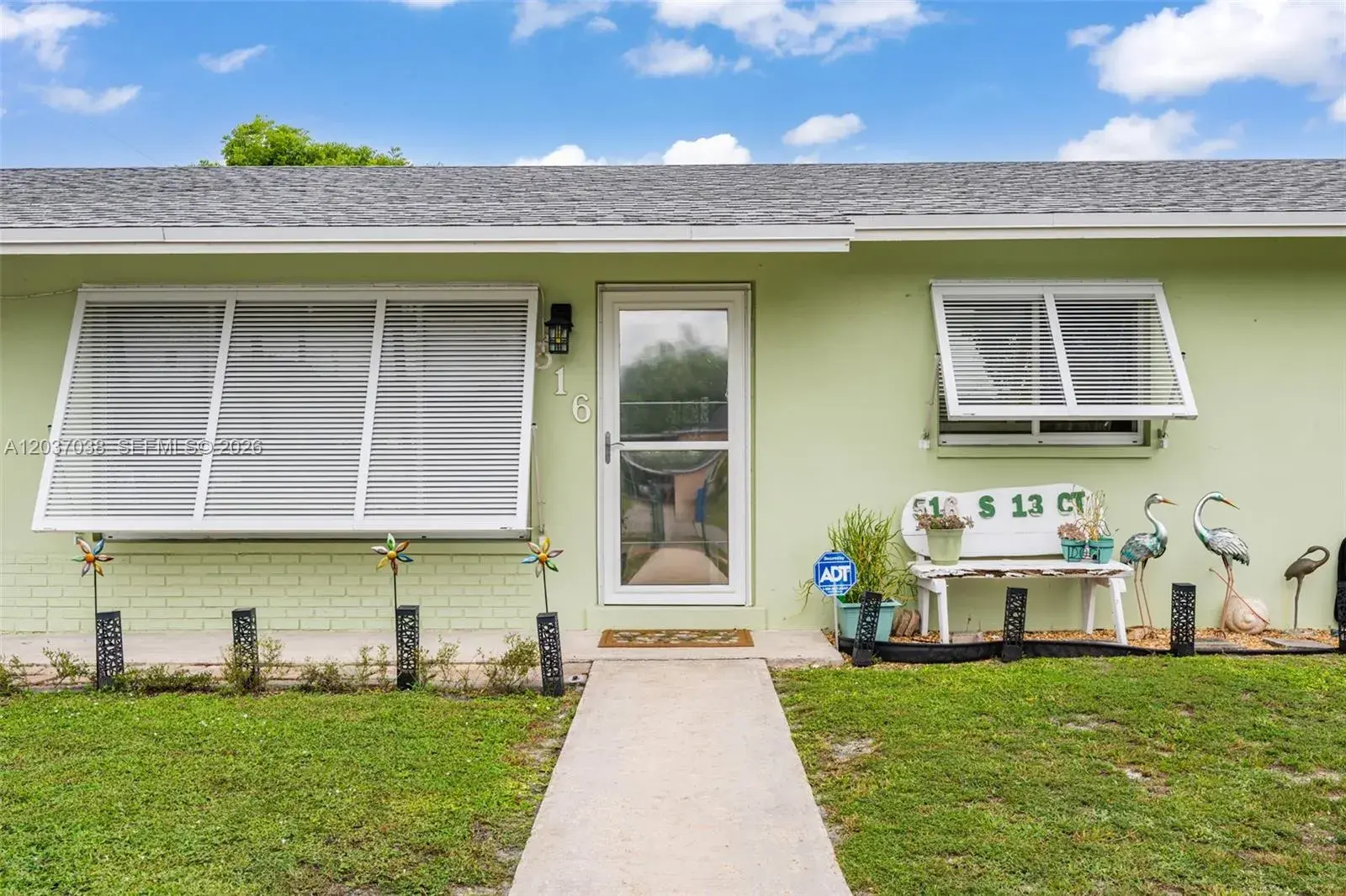 516 S 13th Ct, Lantana FL 33462
