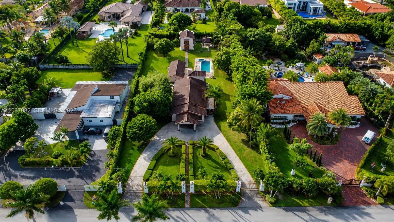 4 bedroom 2 bath for sale at 300 SW 123rd Ave, Miami FL 33184