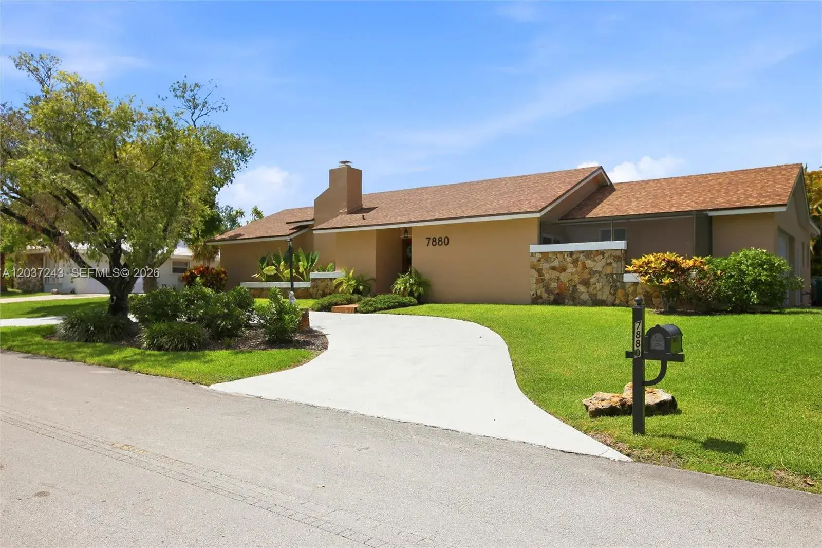 4 bedroom 2 bath for sale at 7880 SW 180th Ter, Palmetto Bay FL 33157