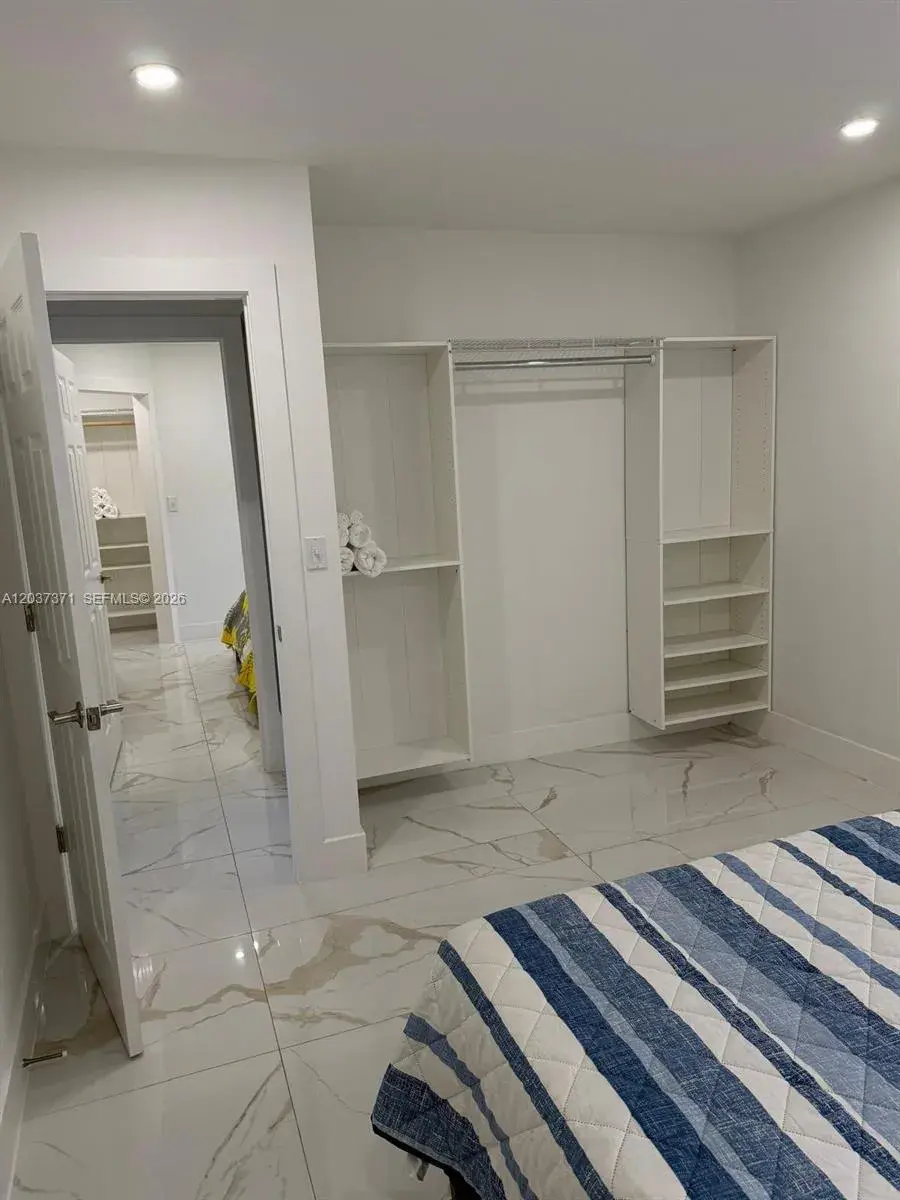208 NW 7th St # 1, Hallandale Beach FL 33009