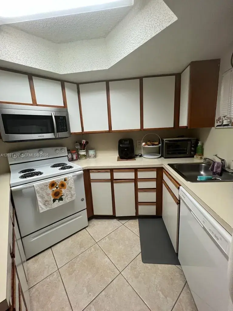 8215 Lake Dr # 401, Doral FL 33166