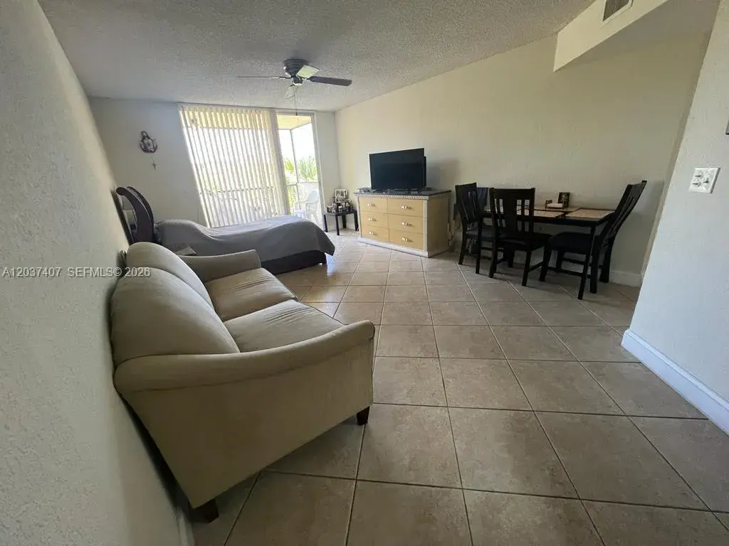 8215 Lake Dr # 401, Doral FL 33166