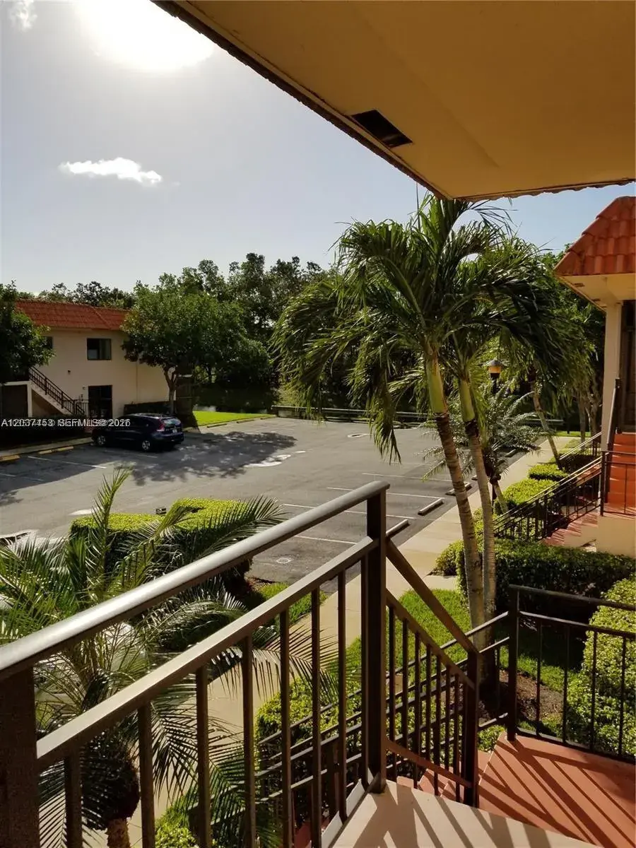 369 Lakeview Dr # 204, Weston FL 33326