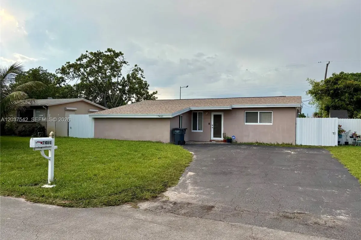 7461 Douglas St, Hollywood FL 33024