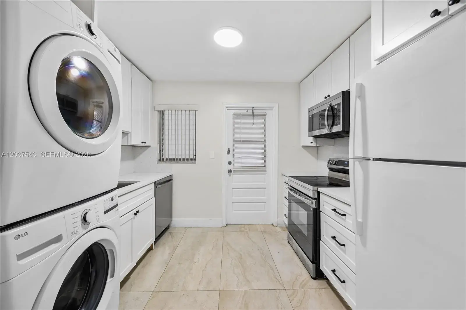 2 bedroom 1 bath Residential Lease for rent at 5141 Hollywood Blvd # 209, Hollywood FL 33021