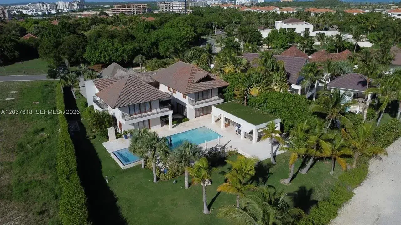 6 bedroom 6 bath for sale at 0 La Palmas, FL