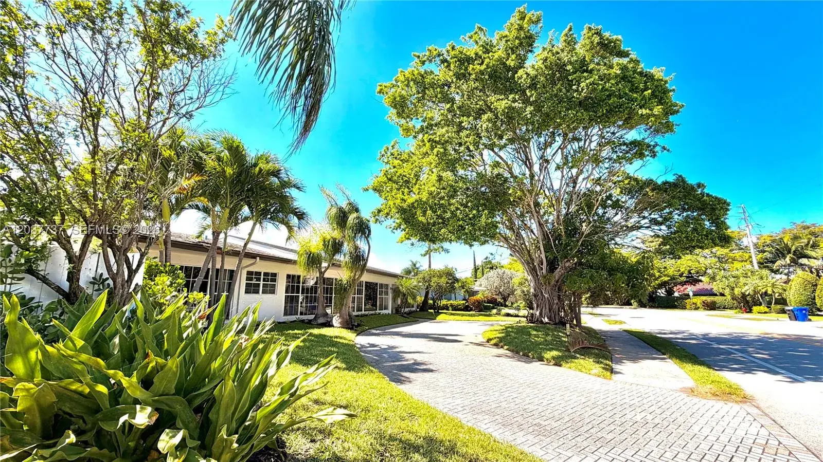 2409 Bayview Dr, Fort Lauderdale FL 33305