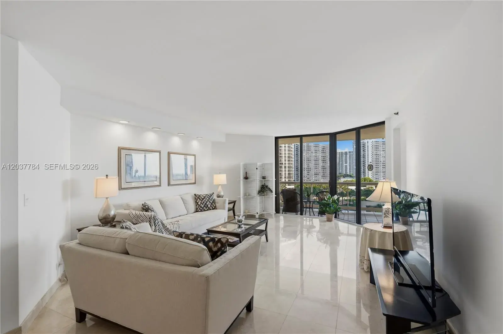 2 bedroom 2 bath Residential for sale at 20191 E Country Club Dr # 803, Aventura FL 33180