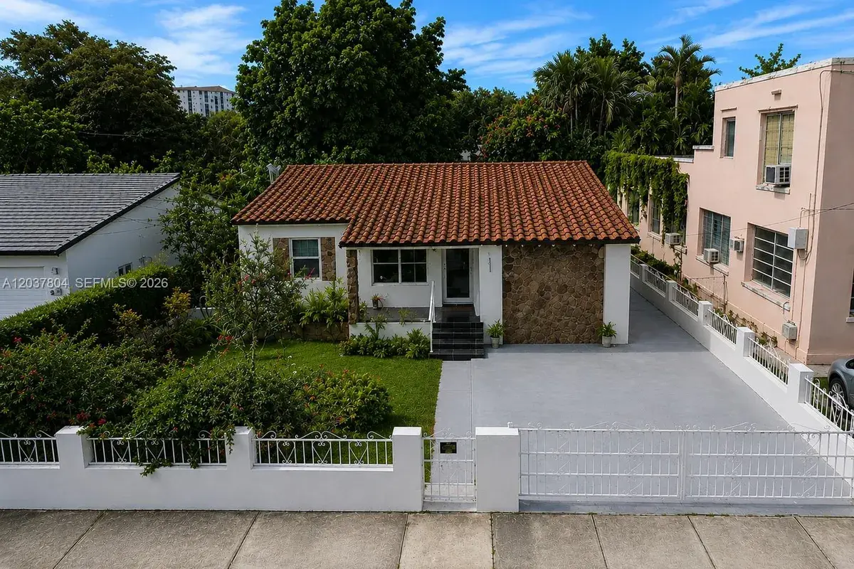 4240 SW 14th St, Miami FL 33134