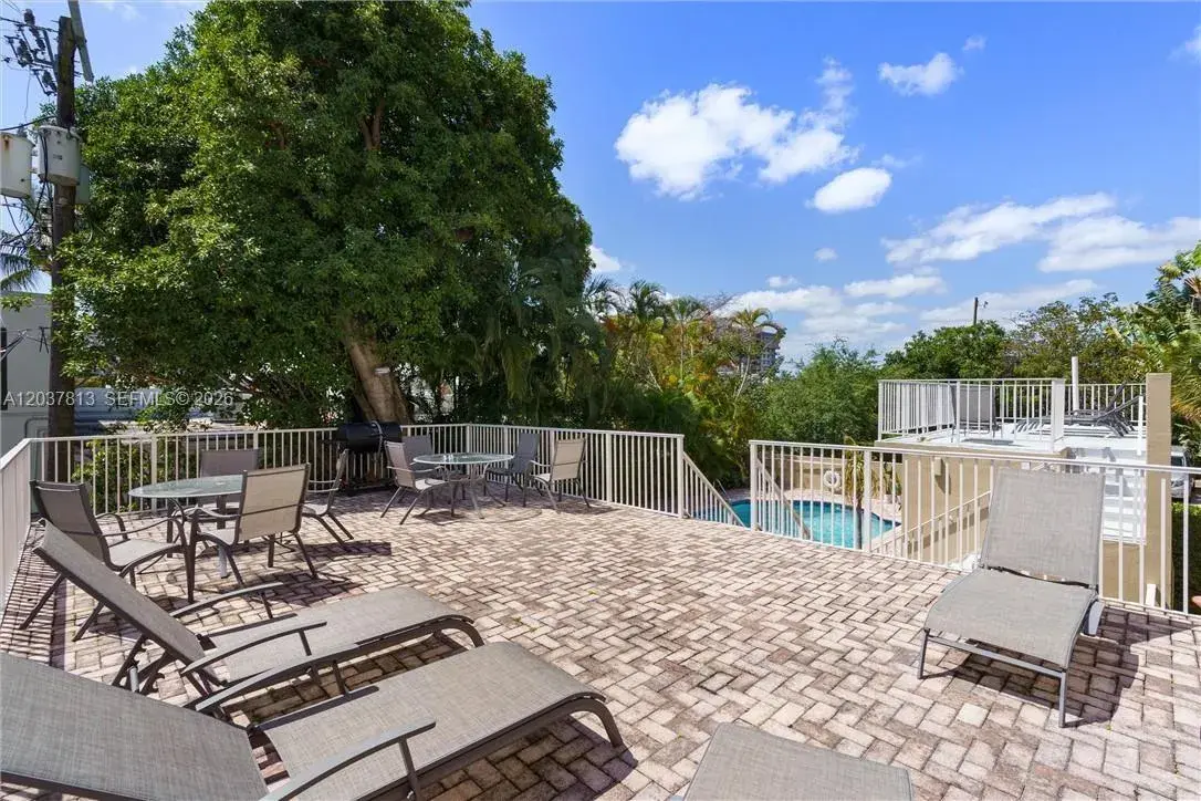 1050 SE 15th St # 202, Fort Lauderdale FL 33316