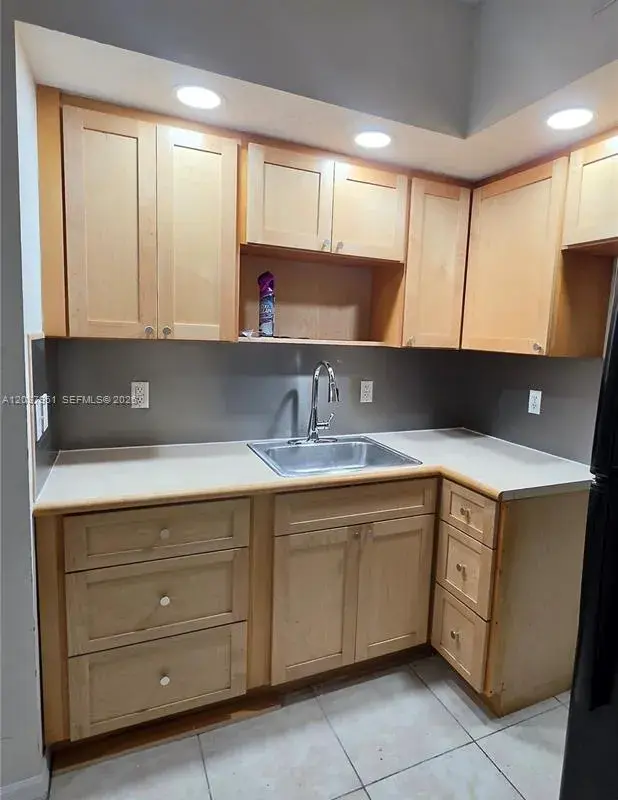 2630 SW 28th St # 14, Miami FL 33133