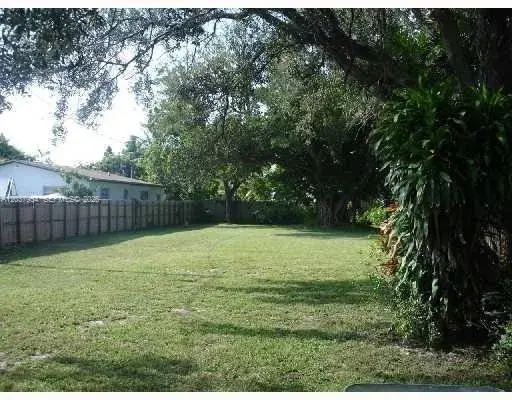 2434 Pierce St, Hollywood FL 33020