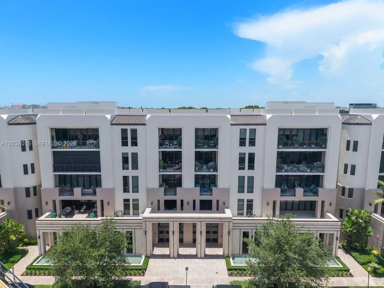 2 bedroom 2 bath for sale at 718 Valencia Ave # 403, Coral Gables FL 33134